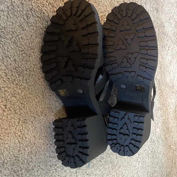 Dirty Laundry Sandals - Picture 5 of 7